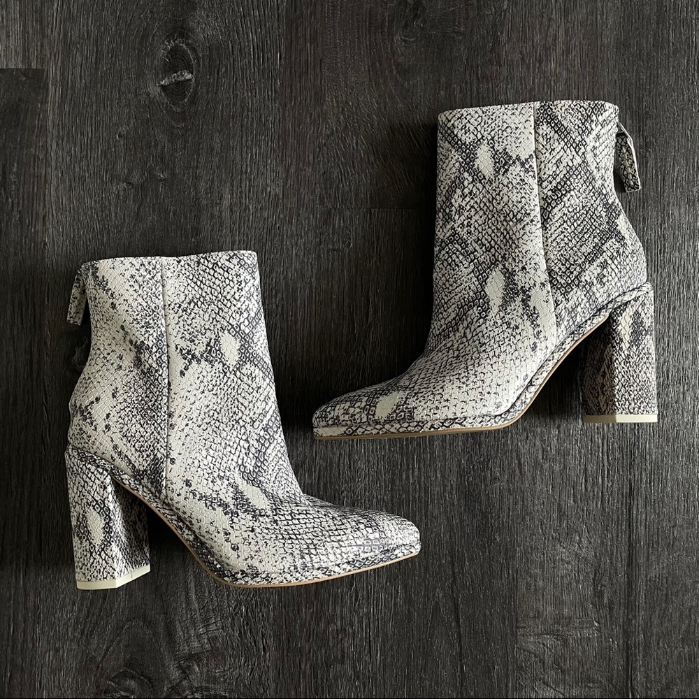 Like New Dolce Vita Snakeskin print heeled Boots (7/5)